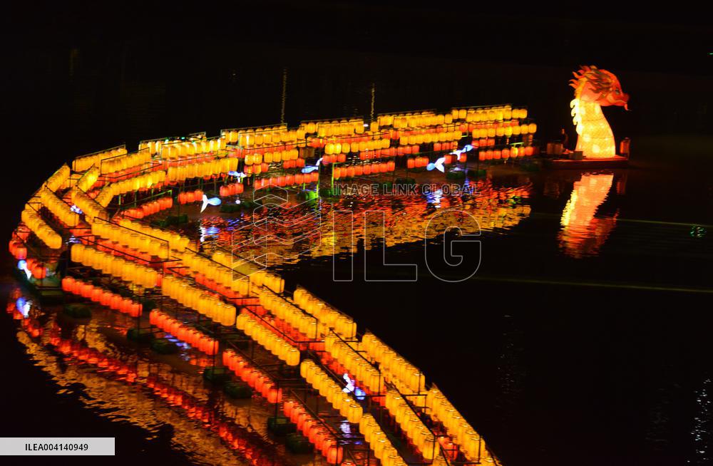 Golden Snake Lantern Boat in Zhangzhou