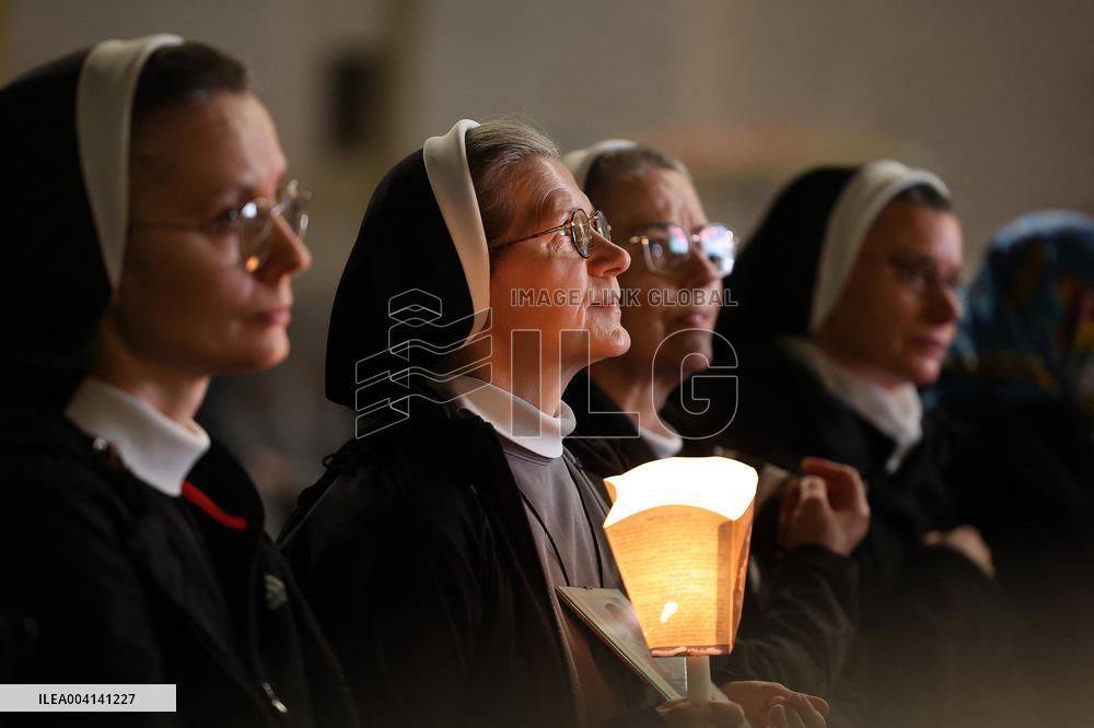 Cardinal Czerny Leads The Rosary For The Pope's Health - Vatican