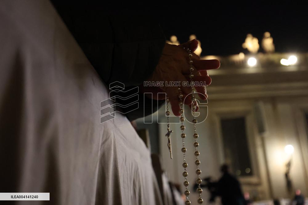 Cardinal Czerny Leads The Rosary For The Pope's Health - Vatican