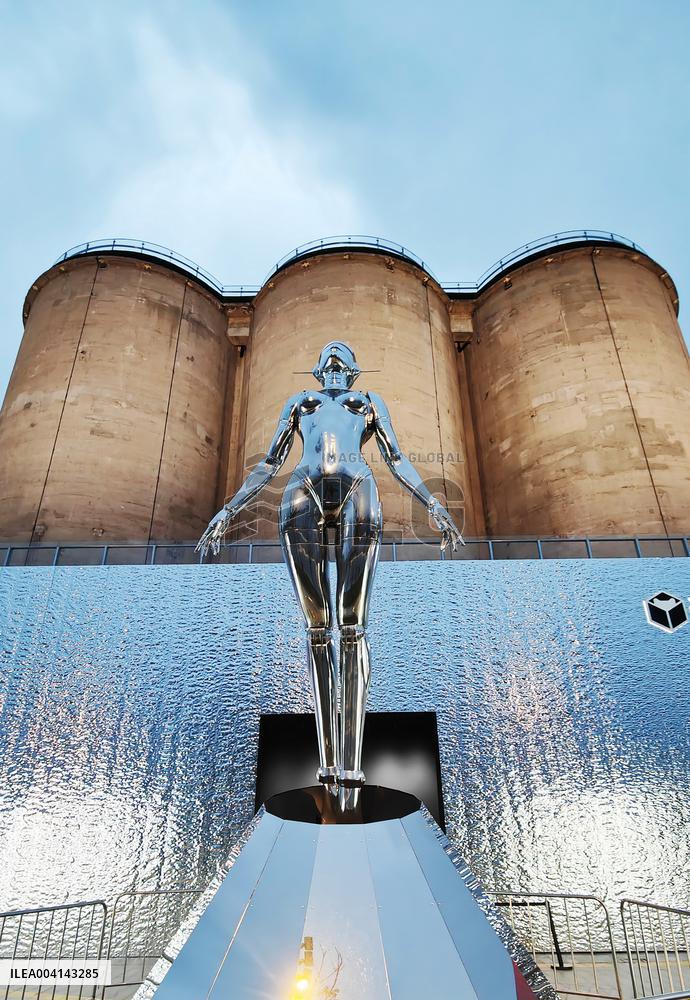 Japanese Artist Hajime Sorayama's Sexy Robot Metal Sculpture