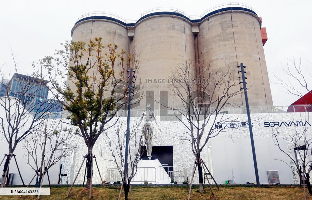 Japanese Artist Hajime Sorayama's Sexy Robot Metal Sculpture