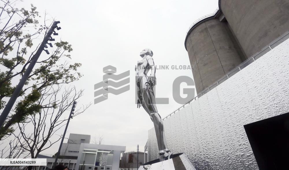 Japanese Artist Hajime Sorayama's Sexy Robot Metal Sculpture