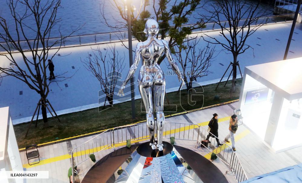 Japanese Artist Hajime Sorayama's Sexy Robot Metal Sculpture