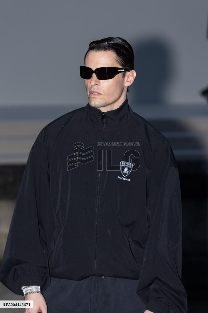 PFW - Balenciaga PAP - Arrivals NB