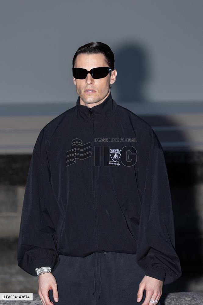 PFW - Balenciaga PAP - Arrivals NB