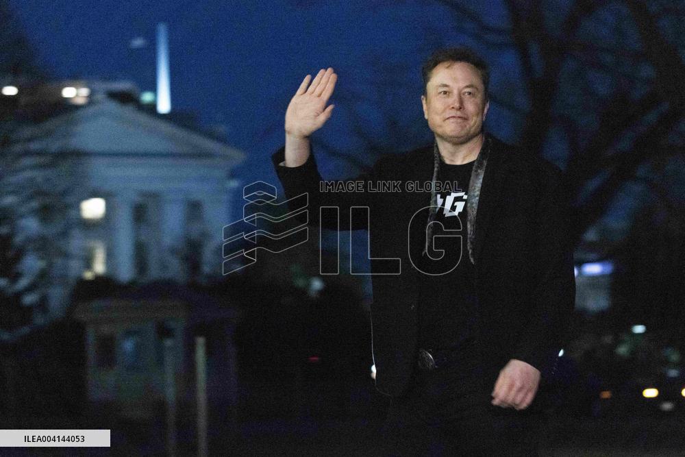 President Trump returns the White House from Florida