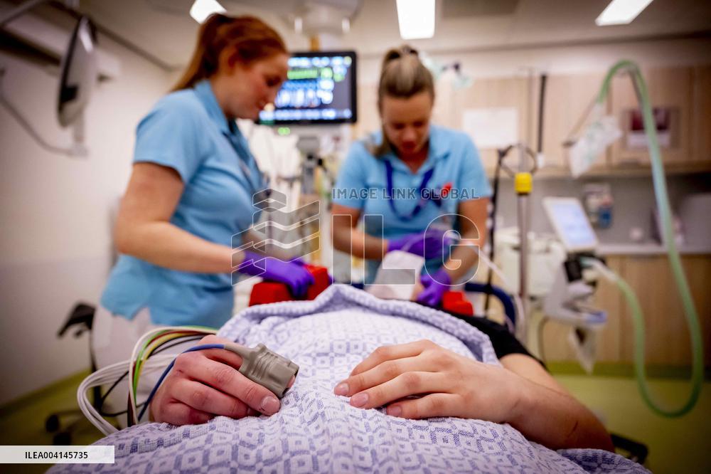 Illustration Dordrecht Hospital 24/7 Emergency Care in Action - Netherlands