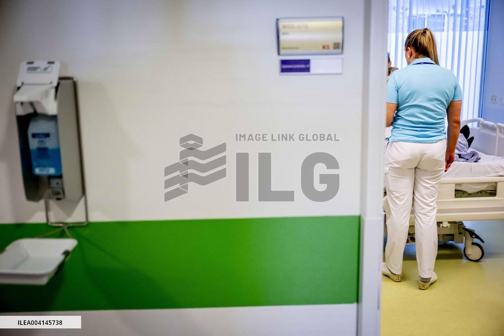 Illustration Dordrecht Hospital 24/7 Emergency Care in Action - Netherlands