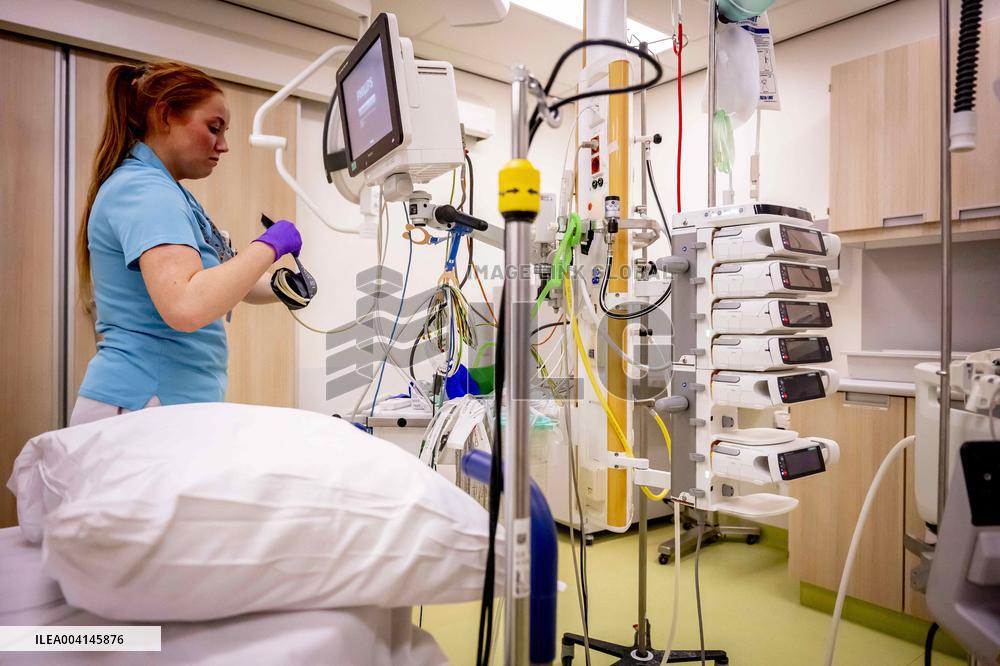 Illustration Dordrecht Hospital 24/7 Emergency Care in Action - Netherlands