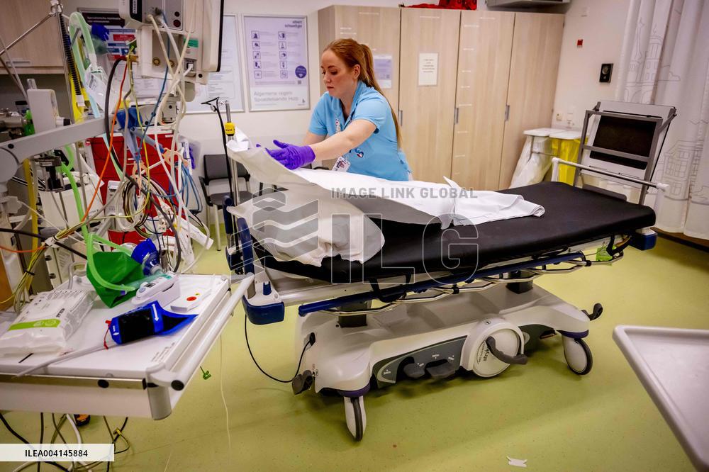 Illustration Dordrecht Hospital 24/7 Emergency Care in Action - Netherlands