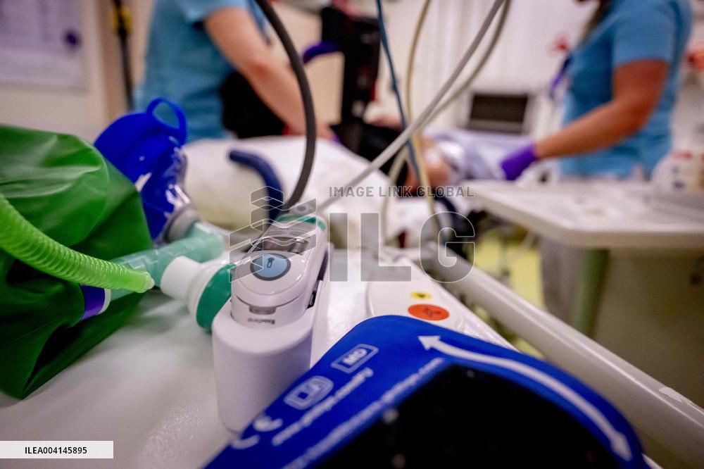 Illustration Dordrecht Hospital 24/7 Emergency Care in Action - Netherlands