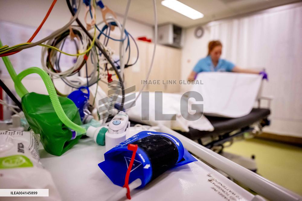 Illustration Dordrecht Hospital 24/7 Emergency Care in Action - Netherlands