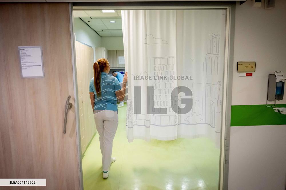 Illustration Dordrecht Hospital 24/7 Emergency Care in Action - Netherlands