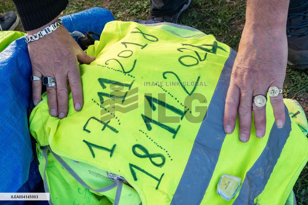 Yellow Vests Still Gather Weekly in Sens After Over Six Years