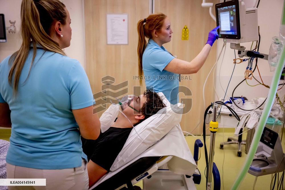 Illustration Dordrecht Hospital 24/7 Emergency Care in Action - Netherlands