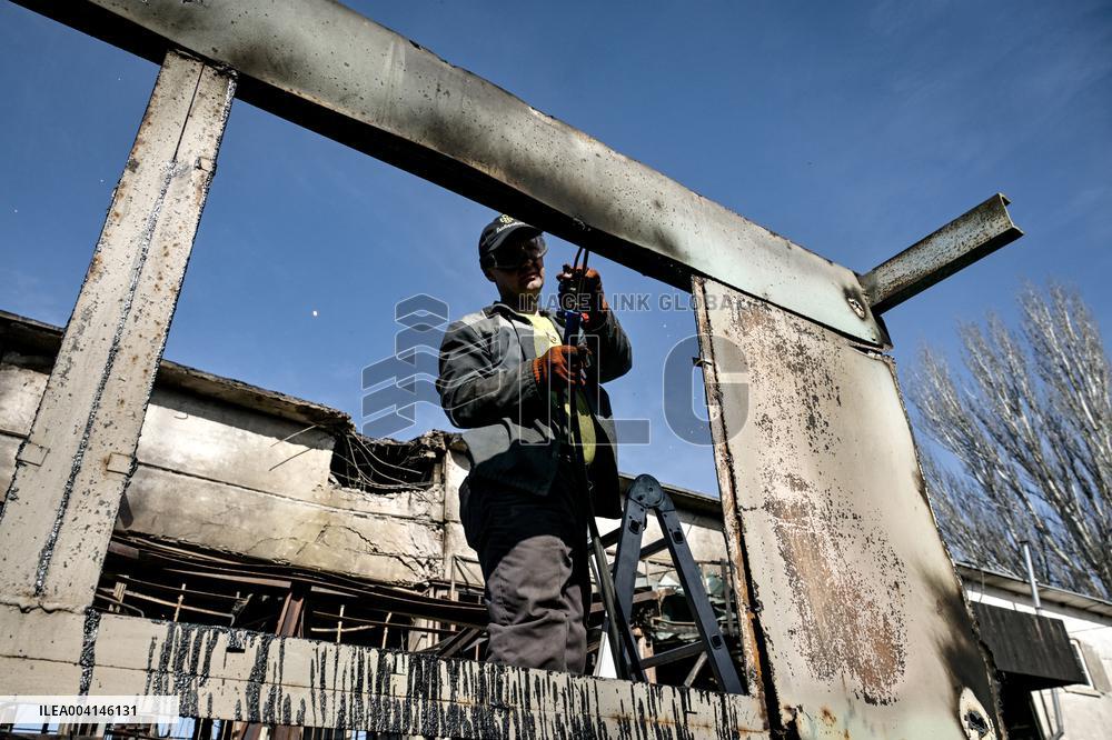 Repairing volunteer workshop in Zaporizhzhia after Russian drone attack