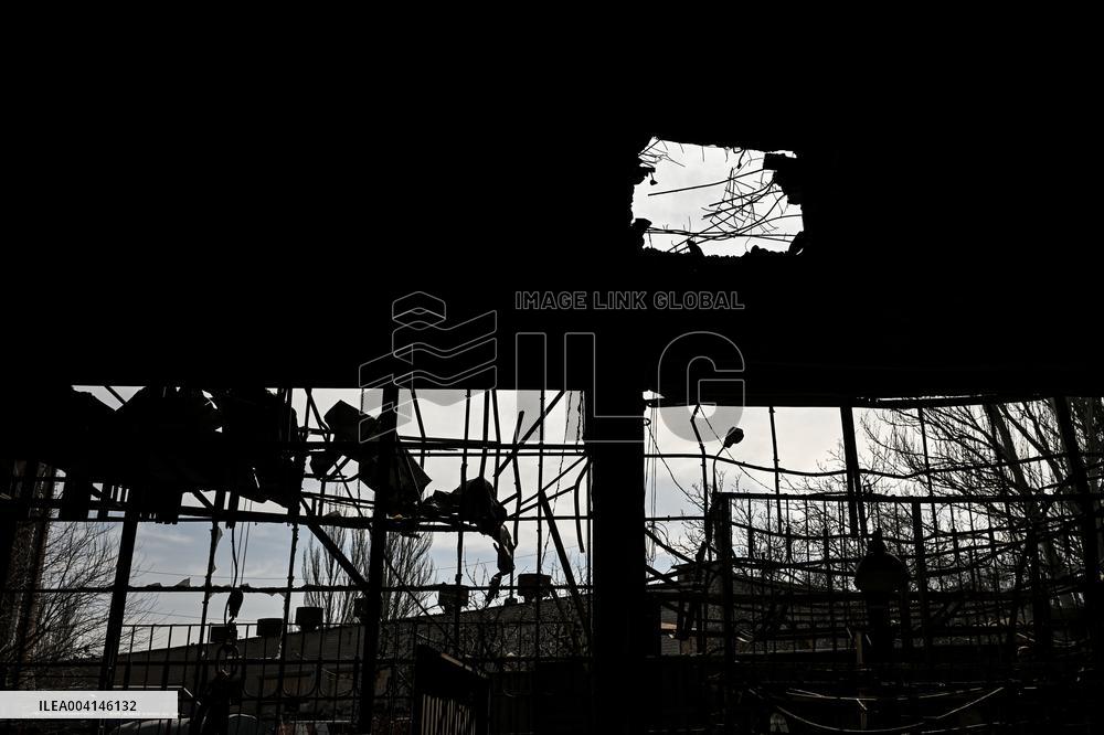 Repairing volunteer workshop in Zaporizhzhia after Russian drone attack