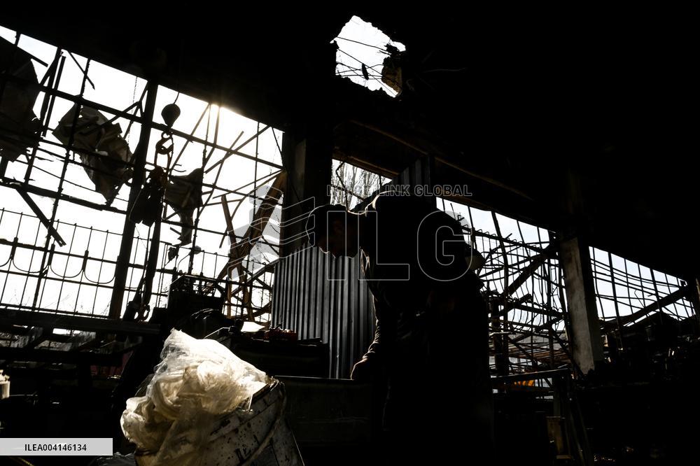 Repairing volunteer workshop in Zaporizhzhia after Russian drone attack