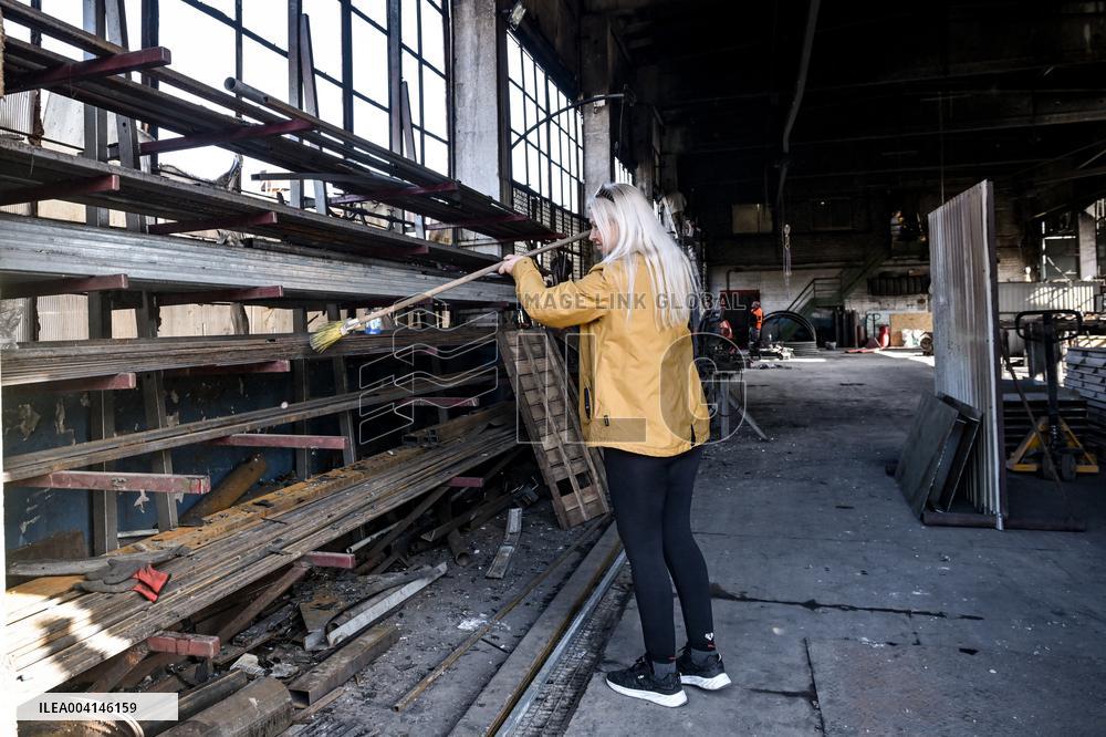 Repairing volunteer workshop in Zaporizhzhia after Russian drone attack