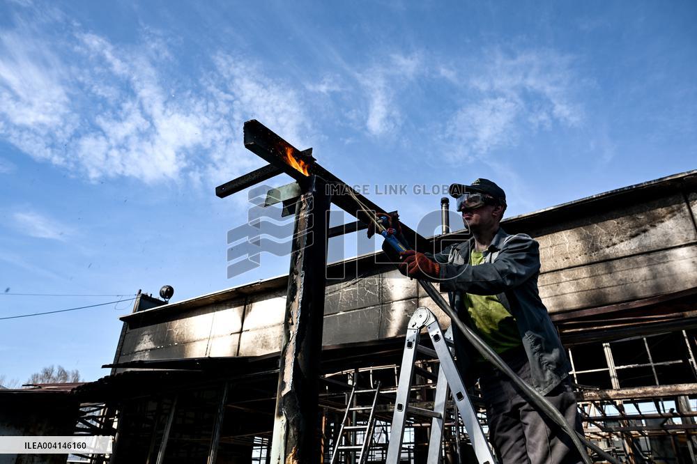 Repairing volunteer workshop in Zaporizhzhia after Russian drone attack