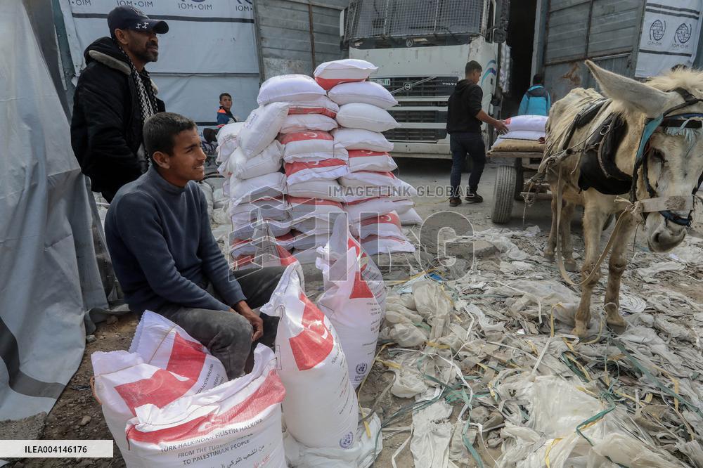 Distribution of Humanitarian Aid in The Jabalia Camp - Gaza