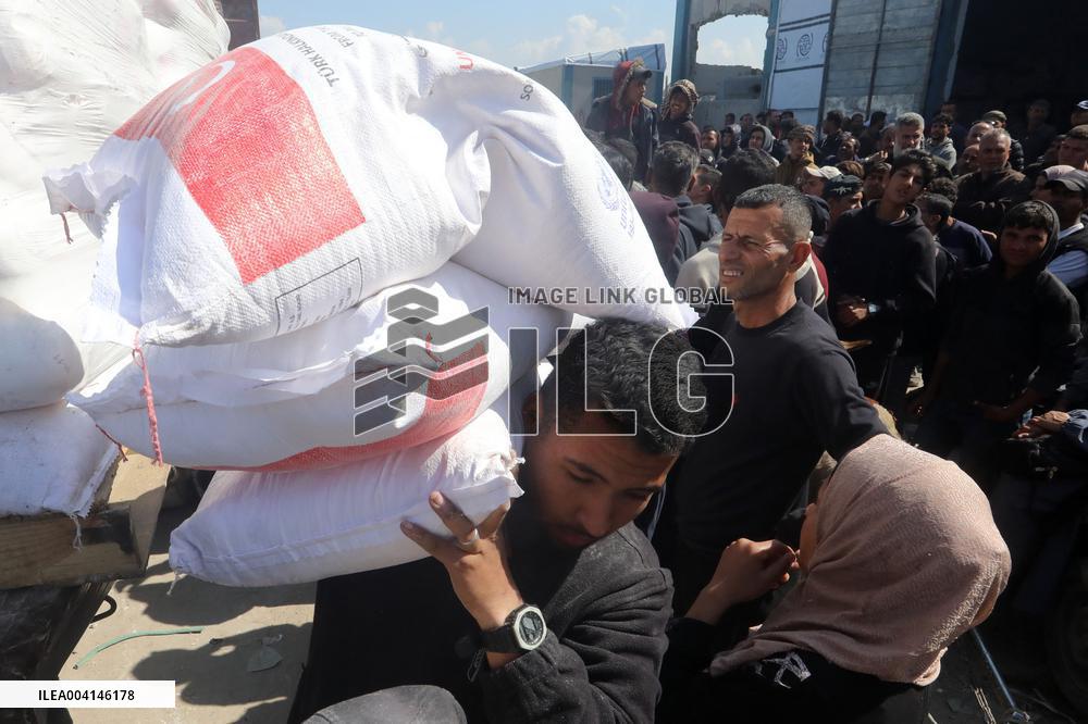 Distribution of Humanitarian Aid in The Jabalia Camp - Gaza