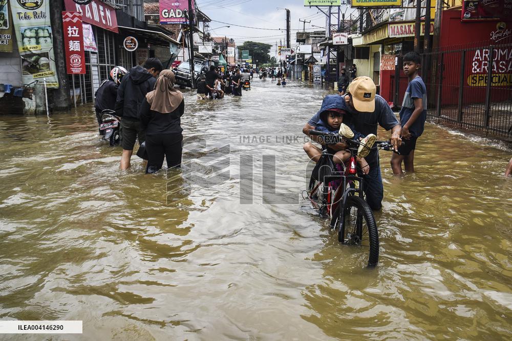 Floods Hit Dayeuhkolot Indonesia