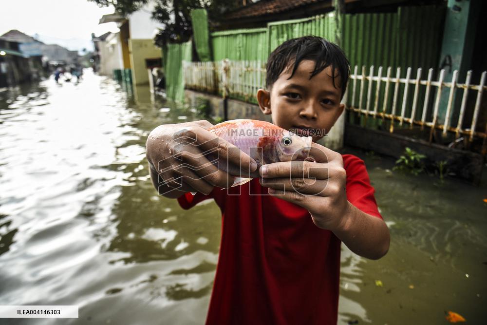Floods Hit Dayeuhkolot Indonesia