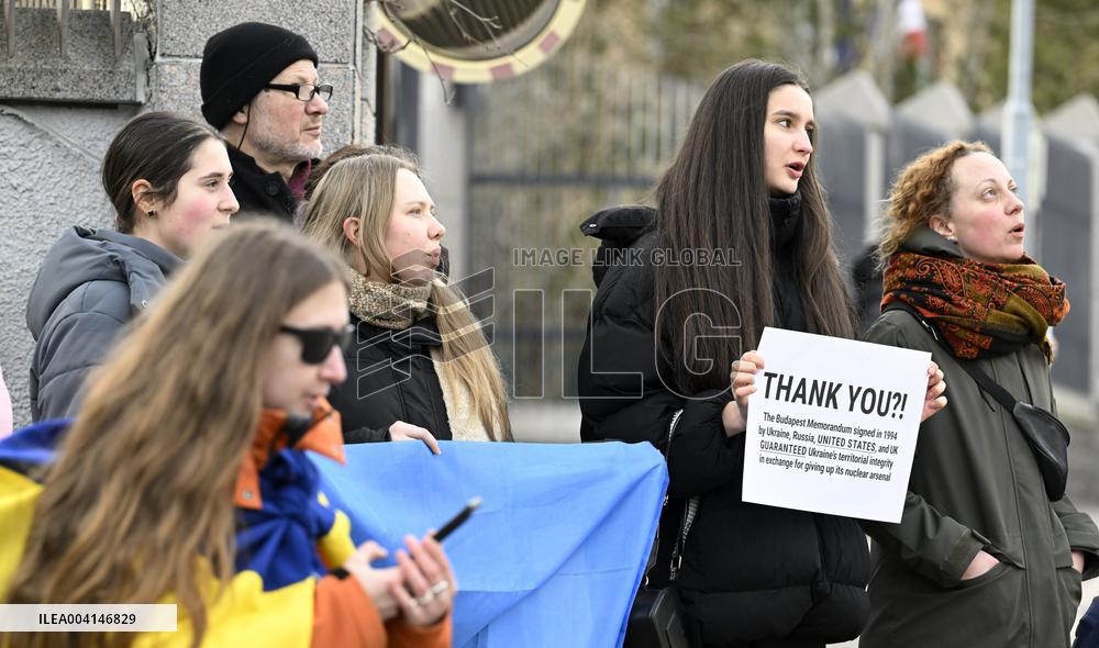 Ukrainan tukimielenosoitus USA:n suurlähetystöllä