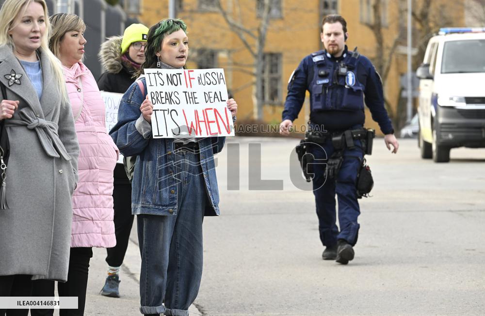 Ukrainan tukimielenosoitus USA:n suurlähetystöllä