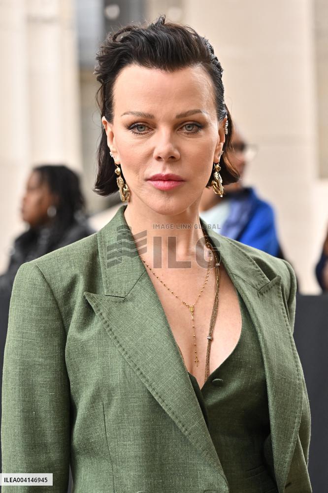 PFW Gabriela Hearst Outside Arrivals