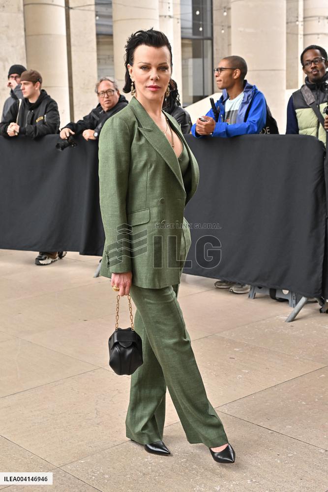 PFW Gabriela Hearst Outside Arrivals