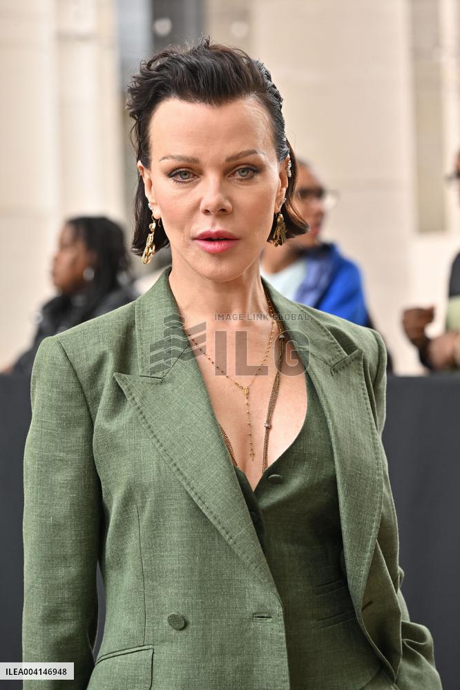 PFW Gabriela Hearst Outside Arrivals