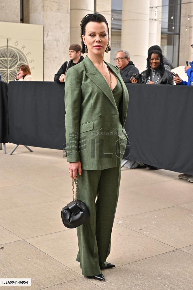 PFW Gabriela Hearst Outside Arrivals