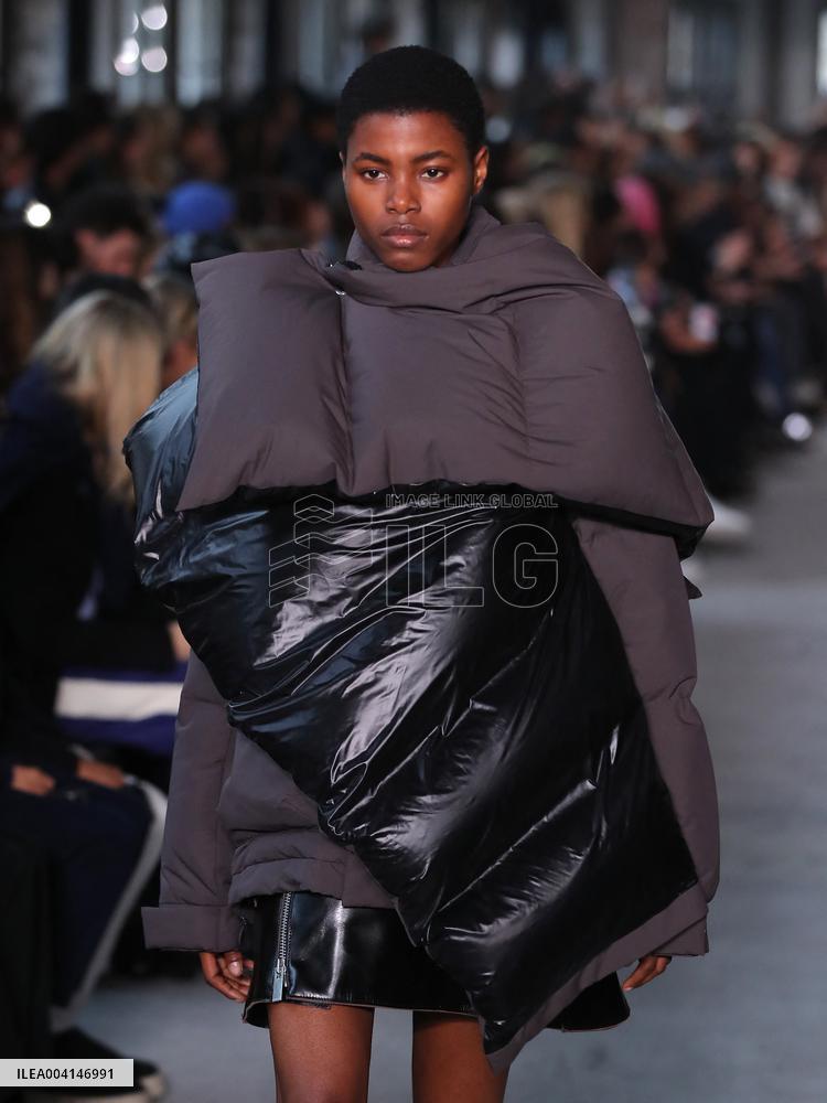 PFW - Sacai Runway