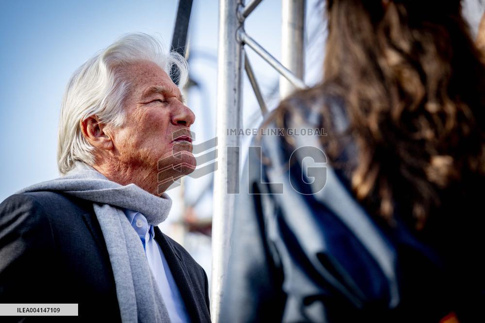 Richard Gere Joins Tibetans and Supporters In The Hague