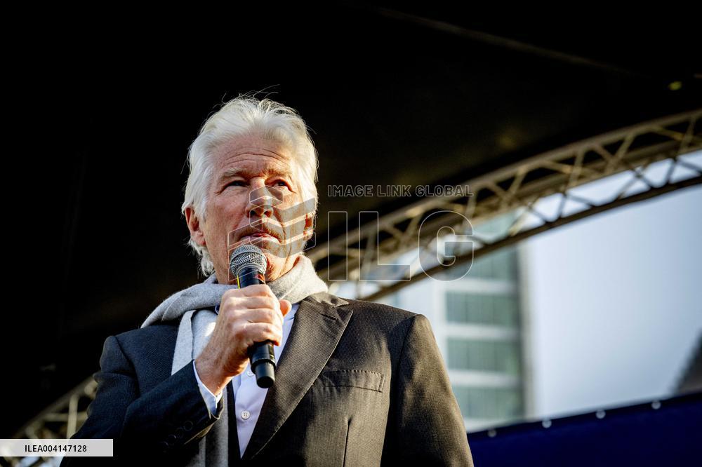 Richard Gere Joins Tibetans and Supporters In The Hague