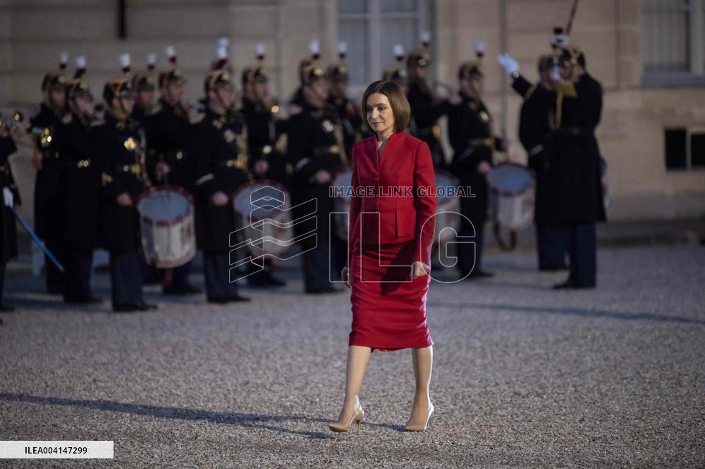 French President Emmanuel Macron and Moldova's President Maia Sandu  - Paris