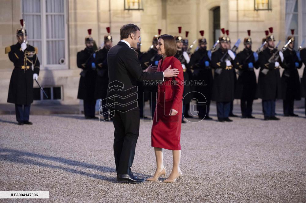 French President Emmanuel Macron and Moldova's President Maia Sandu  - Paris
