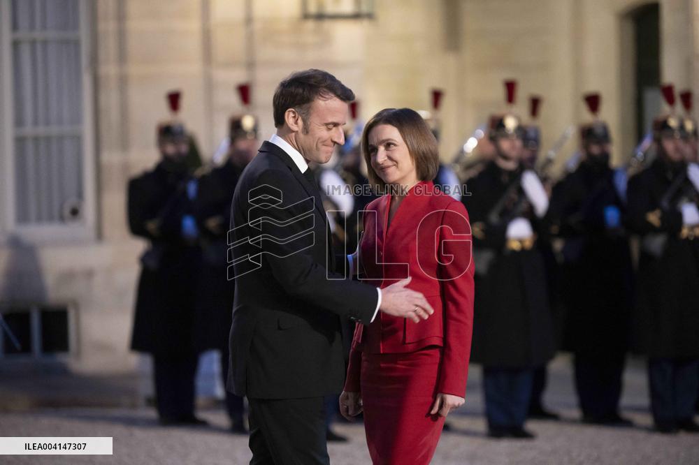 French President Emmanuel Macron and Moldova's President Maia Sandu  - Paris