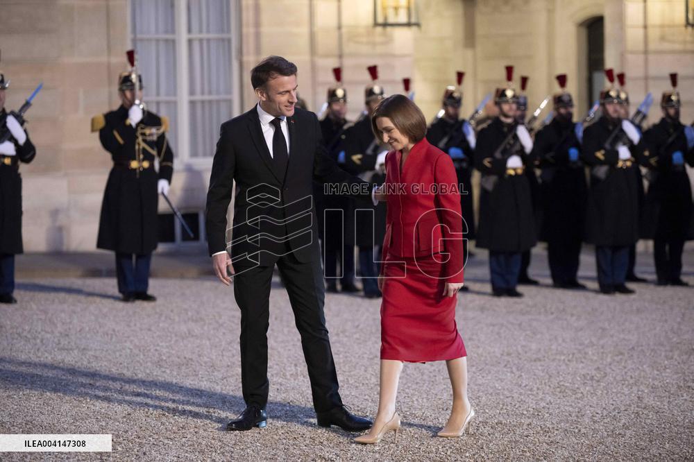 French President Emmanuel Macron and Moldova's President Maia Sandu  - Paris