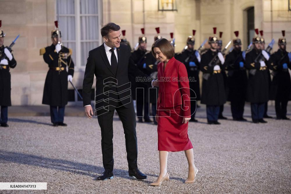 French President Emmanuel Macron and Moldova's President Maia Sandu  - Paris