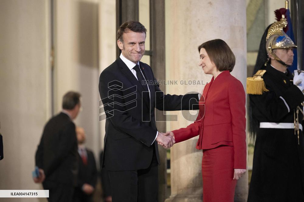 French President Emmanuel Macron and Moldova's President Maia Sandu  - Paris