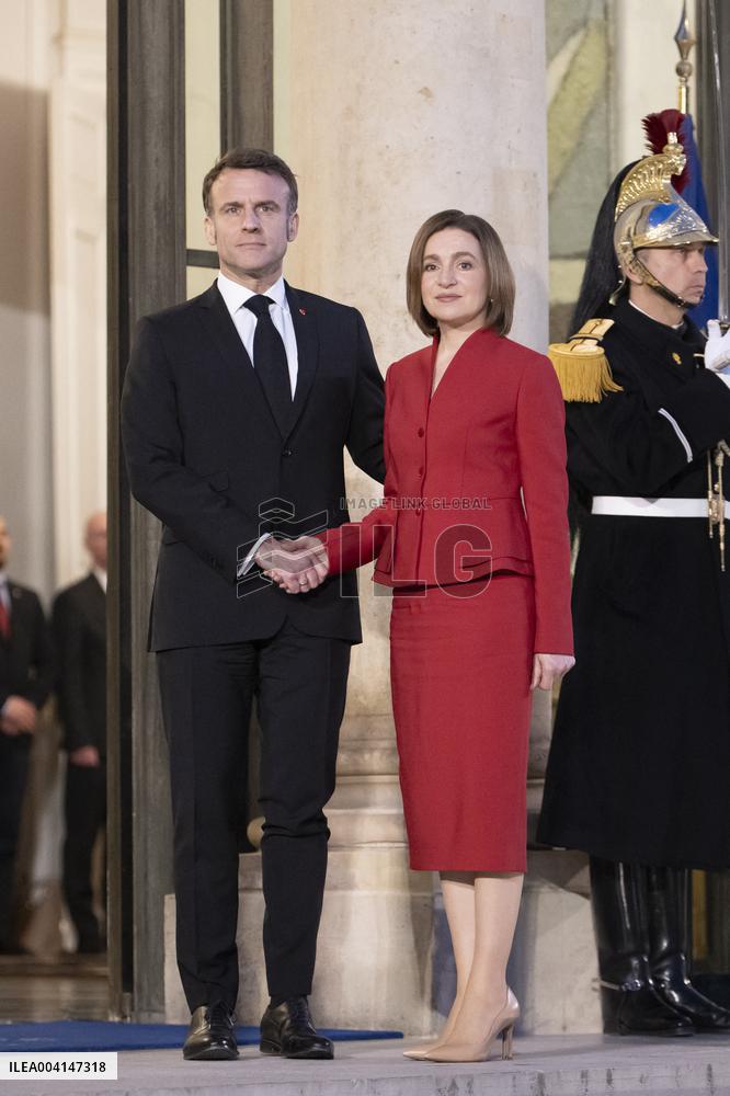 French President Emmanuel Macron and Moldova's President Maia Sandu  - Paris