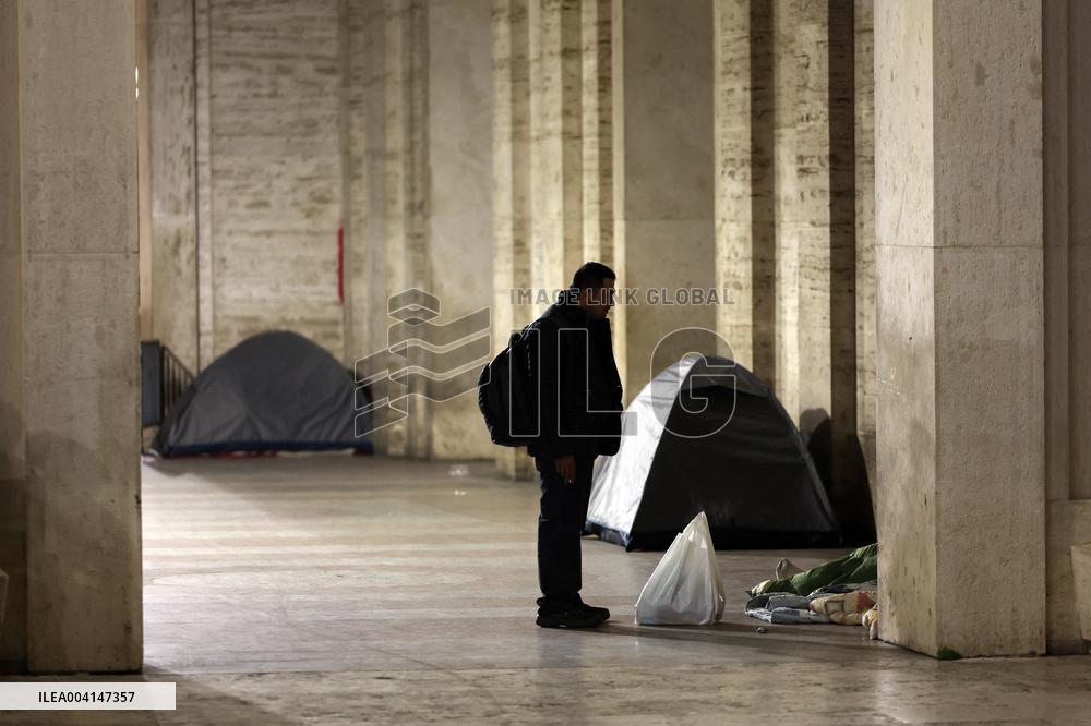 Religion: homeless people live  near St. Peter's Basilica.