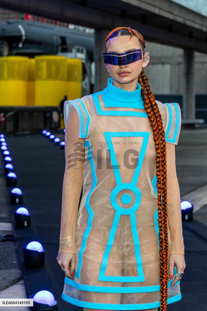 PFW - Pierre Cardin - Frontrow NB