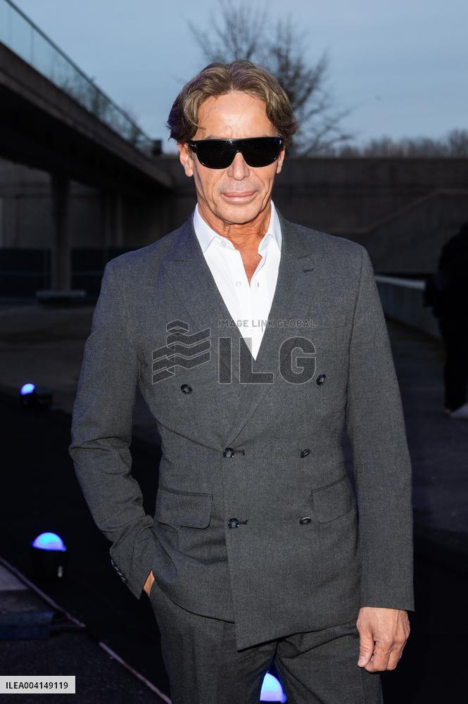 PFW - Pierre Cardin - Frontrow NB