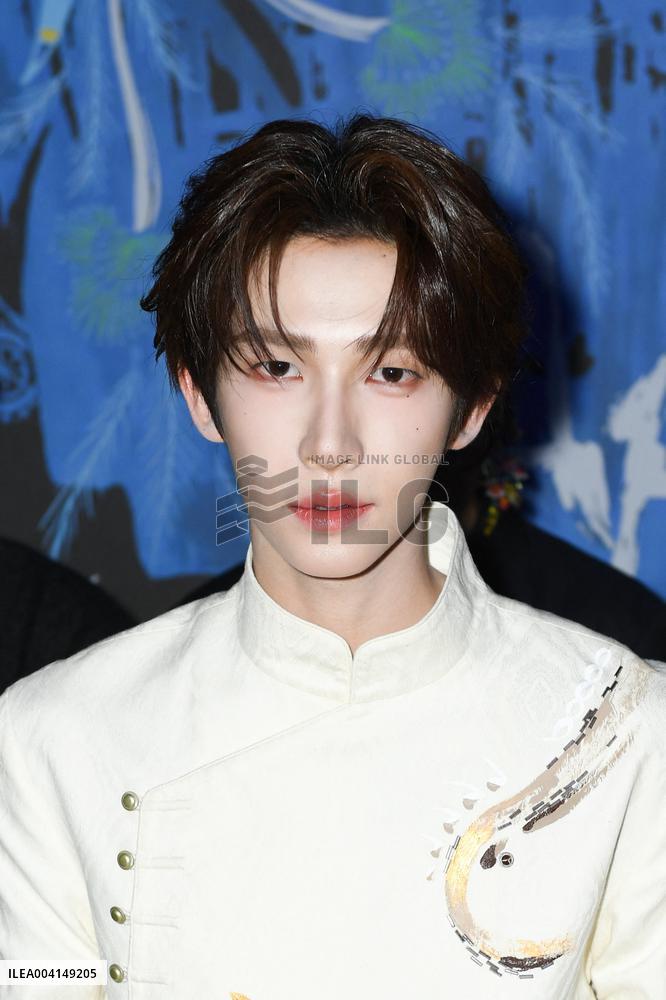 PFW Shiatzy Chen Front Row