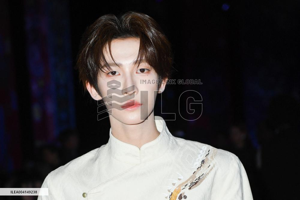 PFW Shiatzy Chen Front Row