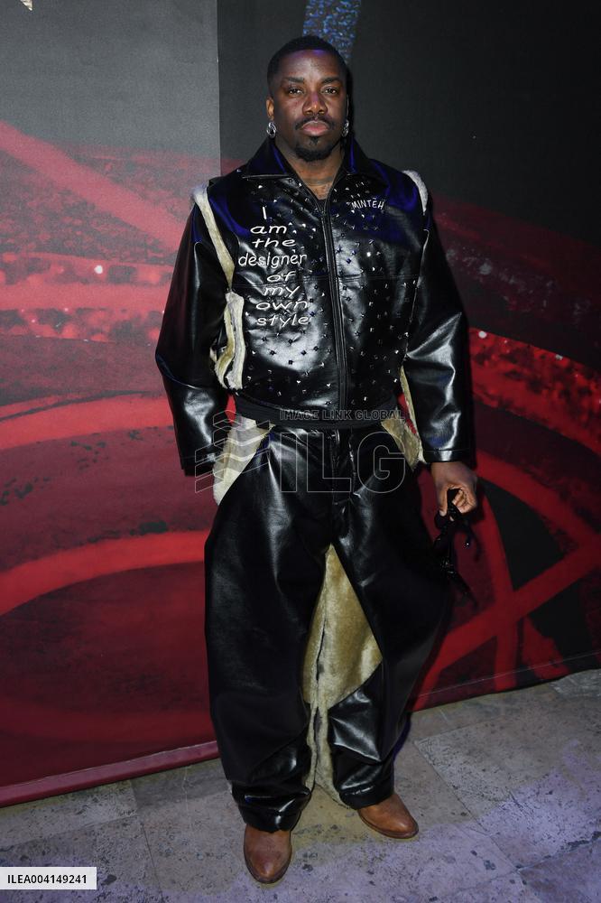 PFW Shiatzy Chen Front Row